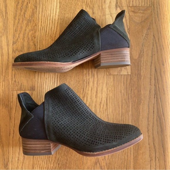 Vince Camuto Black Suede Perforated Booties Size 4 EUC - Picture 1 of 11